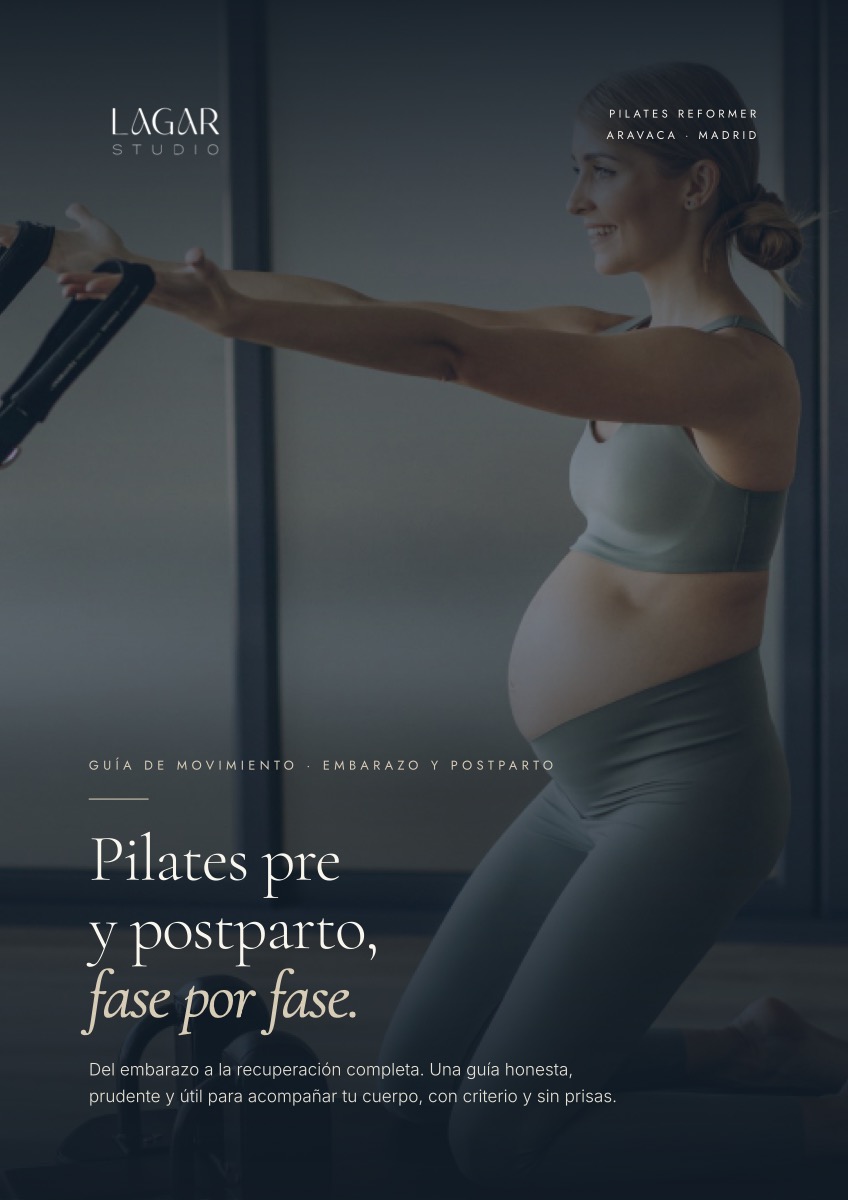 Mujer embarazada haciendo pilates reformer · Guía Lagar Studio